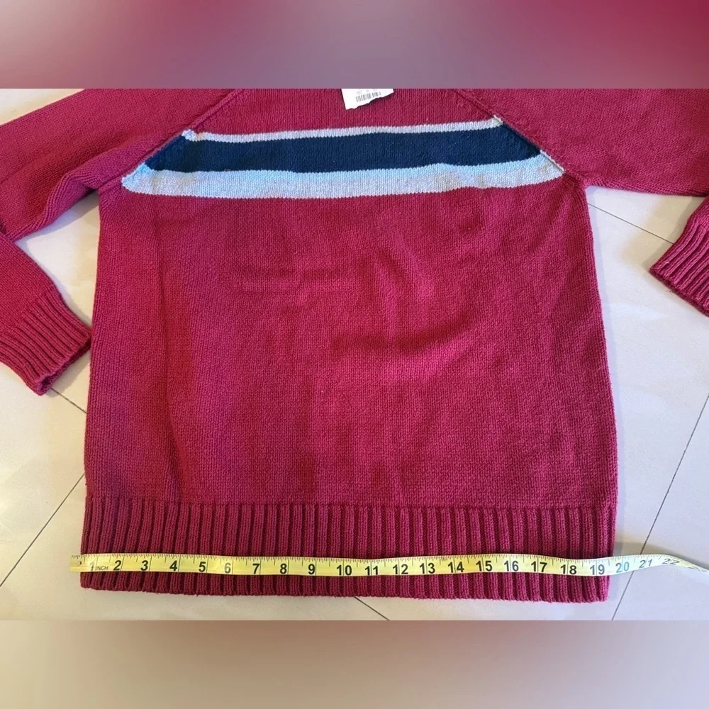 Sonoma This is a Sonoma men's raglan crewneck sweater. Size M 600 Old barn